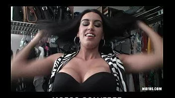 Reproducir Megan Jones es una freak que se mete de todo en el coño