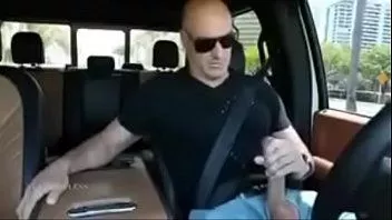 Play Flashtv exhibitionist jerks off in a parking lot