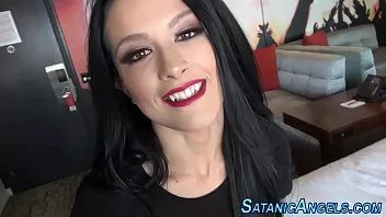 Reproduzir O jovem gatinho EMO quer comer todo o seu pau