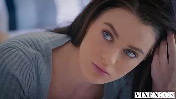 Abspielen Der Boss von Lana Rhoades spritzt ihr in die Möse