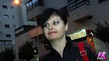 Sperme sur les seins de Dana Rico
