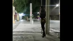 Afspelen Hung klant kan niet wachten om travestie prostituee te neuken