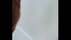 تشغيل اللعب الدش الحسي: لطيف كتي يشطف، ويكشف عن أصولها المتعرجة