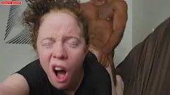 Reproduzir Encontro inter -racial de filmes peitudos com padrasto gordinho
