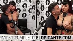 Abspielen Angie Ninfa wird im ELO -Podcast im heißen Raum ungezogen
