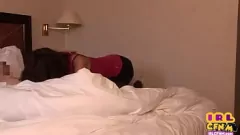 Riproduci Milf britannico nelle calze e i tacchi non ne hanno mai abbastanza del sesso in camera d'albergo