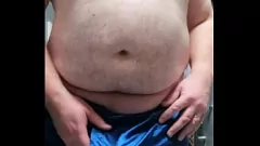 Afspelen Grote sexy lul die geil voelt in geschoren zijden boksers - amateurmasturbatie