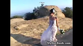 Abspielen An ihrem Hochzeitstag beginnt sie einen Gangbang