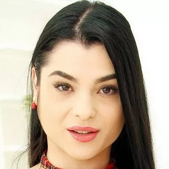 Nadja Stone